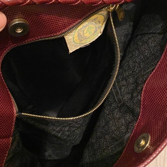 BOTTEGA Veneta leather vintage burgundy shoulder/ crossbody bag . - Picture 11 of 17